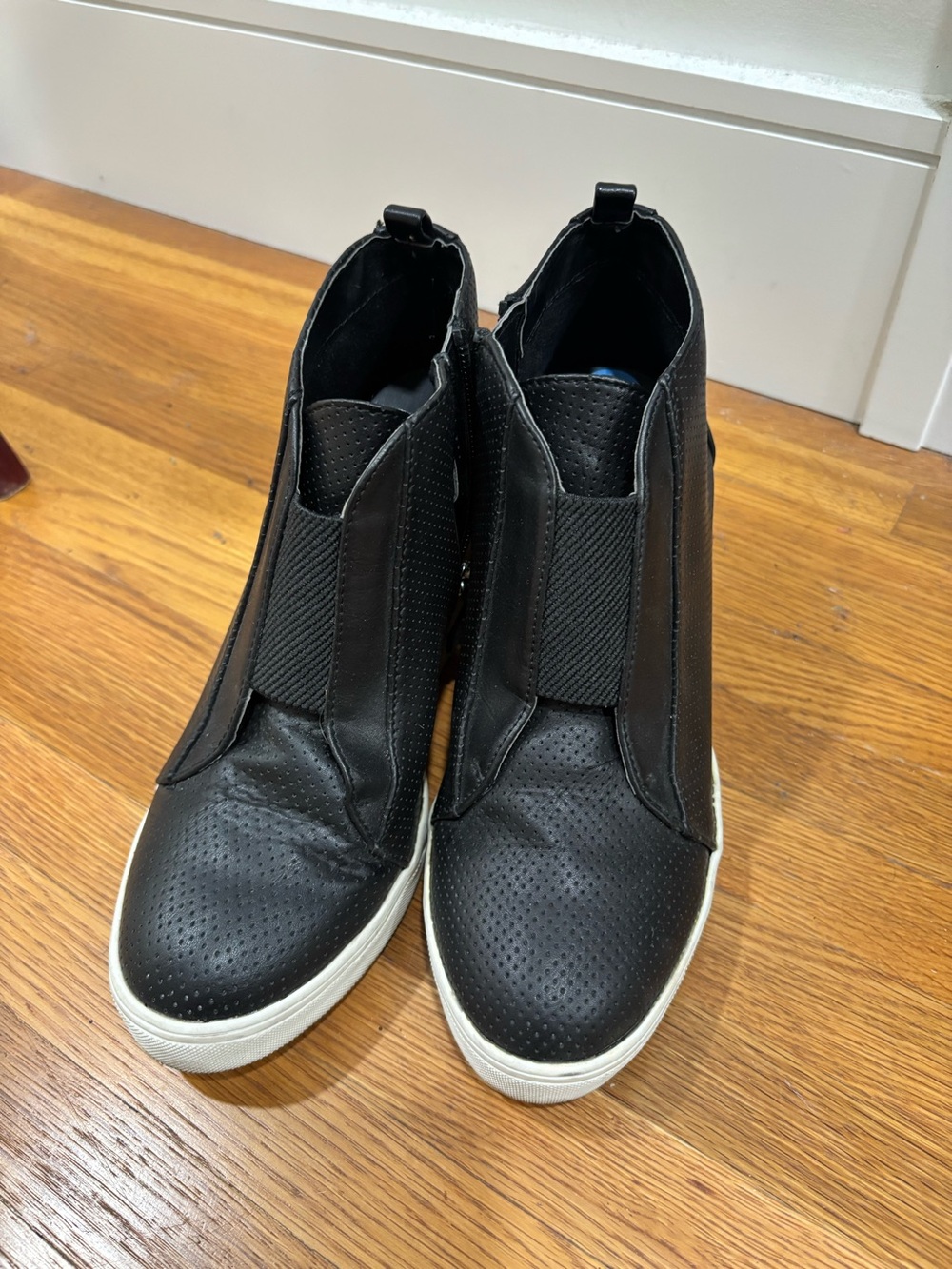 902. MIA Christie wedge sneakers